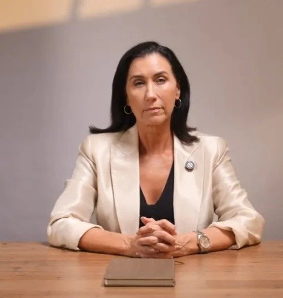 Researcher explaining GLP-1 and GIP weight loss mechanism